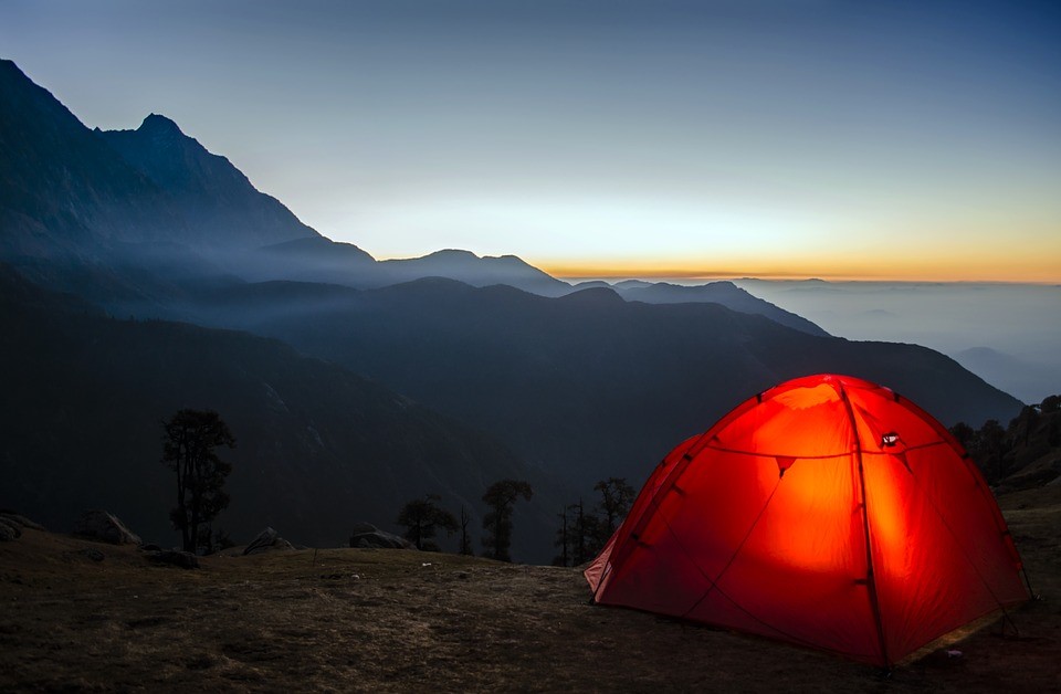 Top 10 Essential Items to Be Taken while Traveling to Mountains